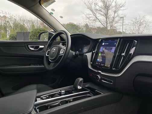 2025 Volvo XC60 B5 Plus