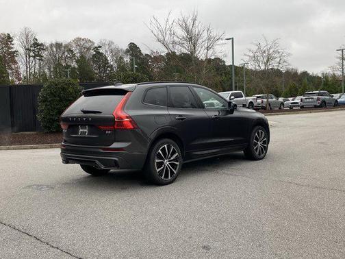 2025 Volvo XC60 B5 Plus
