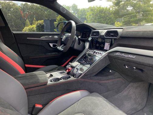 2024 Lamborghini Urus Performante