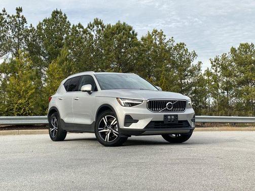 2025 Volvo XC40 B5 Core Bright Theme