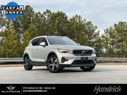 2025 Volvo XC40 B5 Core Bright Theme