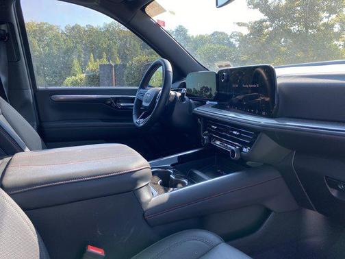 2025 Chevrolet Suburban RST