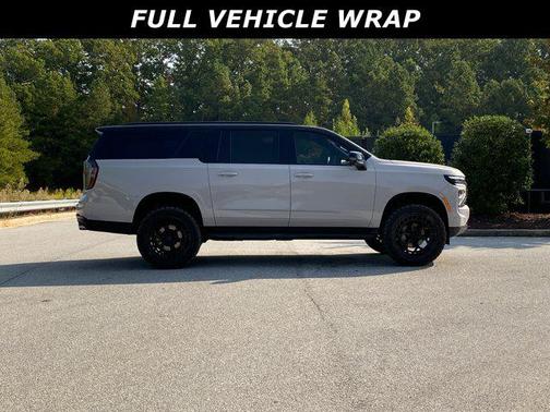 2025 Chevrolet Suburban RST