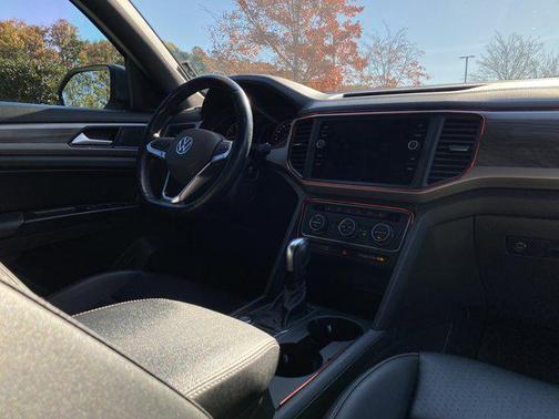 2020 Volkswagen Atlas Cross Sport 2.0T SE w/Technology