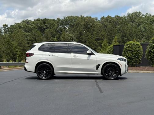 Mineral White Metallic 2024 BMW X5 xDrive40i