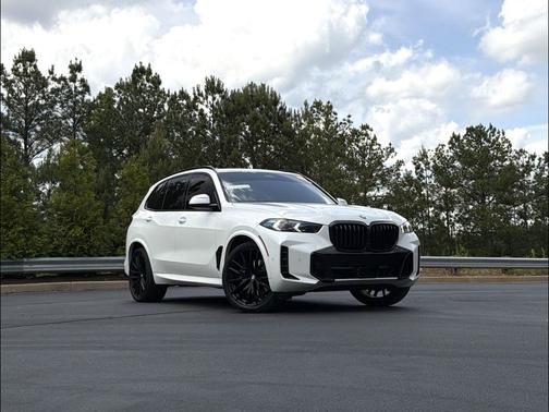 Mineral White Metallic 2024 BMW X5 xDrive40i