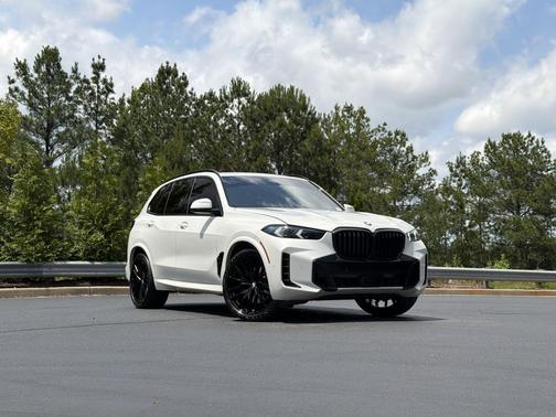 Mineral White Metallic 2024 BMW X5 xDrive40i