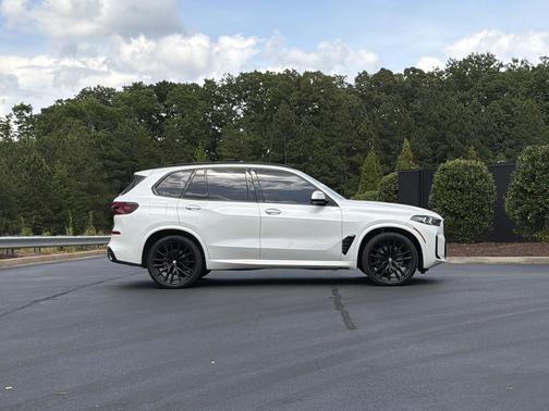 Mineral White Metallic 2024 BMW X5 xDrive40i