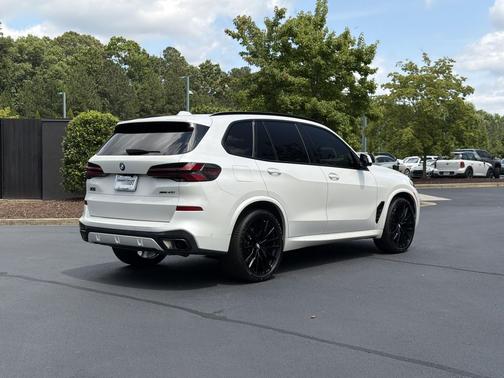 Mineral White Metallic 2024 BMW X5 xDrive40i