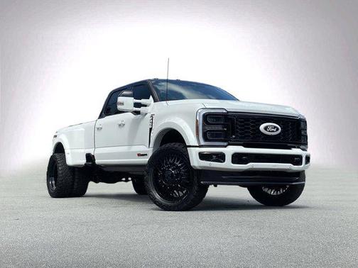 Star White Metallic Tri-Coat 2026 Ford F-450 Platinum