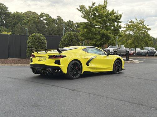 Accelerate Yellow Metallic 2021 Chevrolet Corvette Stingray w/2LT