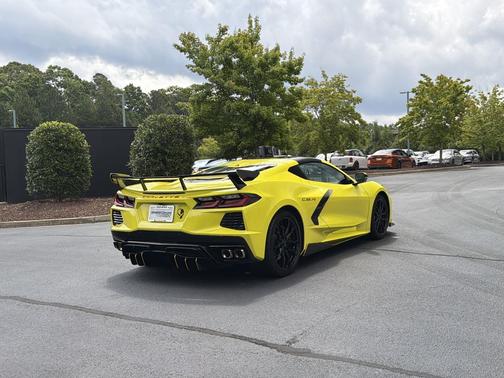 Accelerate Yellow Metallic 2021 Chevrolet Corvette Stingray w/2LT
