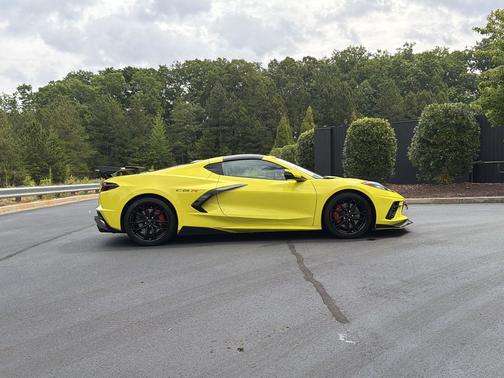 Accelerate Yellow Metallic 2021 Chevrolet Corvette Stingray w/2LT