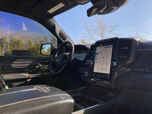 Diamond Black Crystal Pearlcoat 2022 RAM 1500 Limited