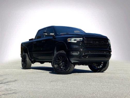 Diamond Black Crystal Pearlcoat 2022 RAM 1500 Limited