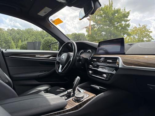 Black Sapphire Metallic 2019 BMW 530 530i