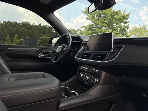 Onyx Black 2024 GMC Yukon 4WD AT4