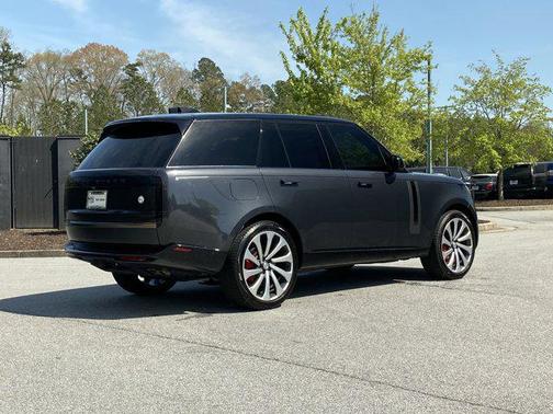 2024 Land Rover Range Rover P615 SV