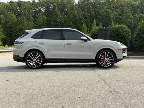 2024 Porsche Cayenne S
