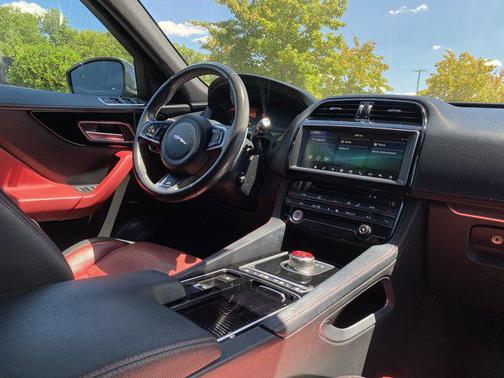 2018 Jaguar F-PACE 30t R-Sport