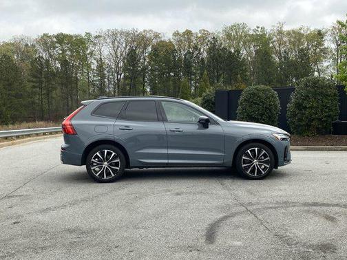 2024 Volvo XC60 B5 Plus Dark Theme