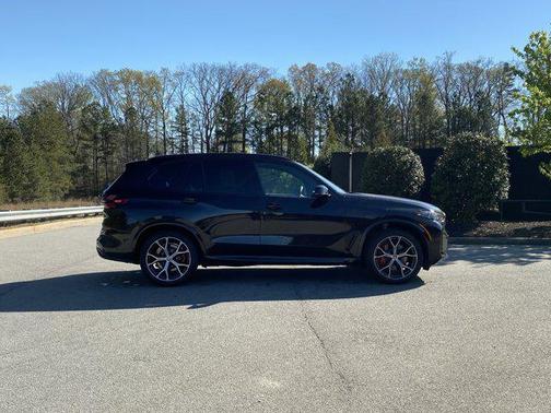 Black Sapphire Metallic 2026 BMW X5 M60i