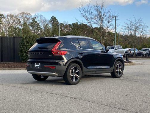 2025 Volvo XC40 B5 Core Bright Theme
