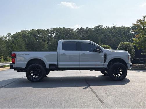 Avalanche 2025 Ford F-350 Platinum