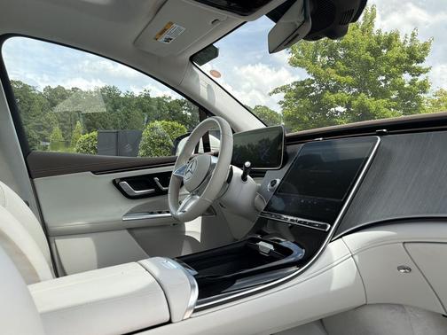 MANUFAKTUR Diamond White Metallic 2023 Mercedes-Benz EQE 350+ Base