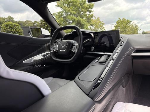 Arctic White 2023 Chevrolet Corvette Stingray w/1LT