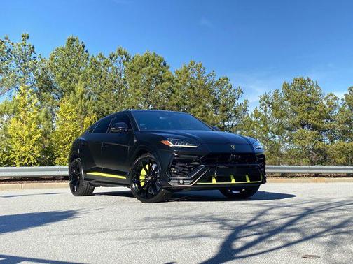 2022 Lamborghini Urus Graphite Capsule