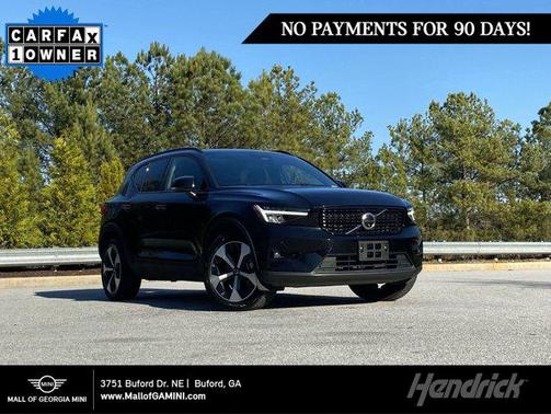 2025 Volvo XC40 B5 Plus Dark Theme