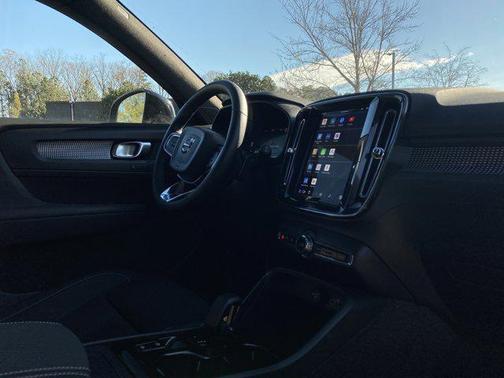 2025 Volvo XC40 B5 Plus Dark Theme