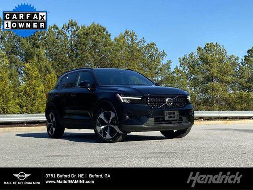 2025 Volvo XC40 B5 Plus Dark Theme