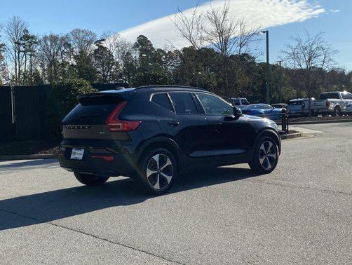 2025 Volvo XC40 B5 Plus Dark Theme