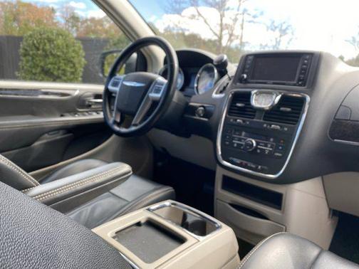 2012 Chrysler Town & Country Touring-L