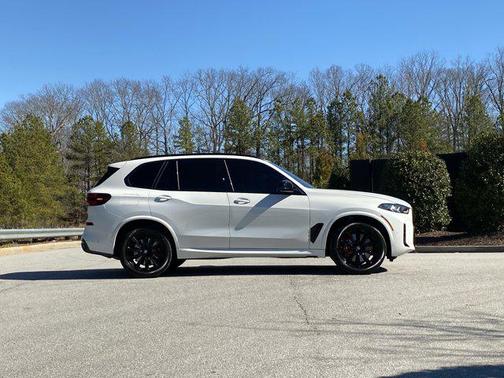2025 BMW X5 M60i