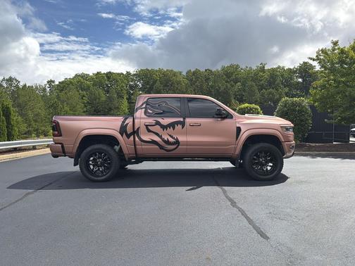 Diamond Black Crystal Pearlcoat 2021 RAM 1500 TRX