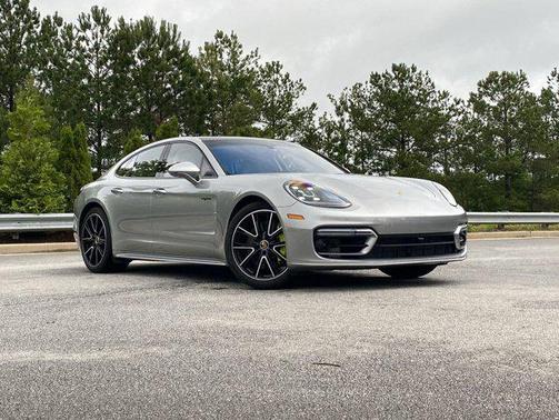 2023 Porsche Panamera E-Hybrid 4