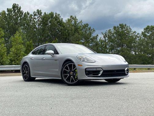 2023 Porsche Panamera E-Hybrid 4