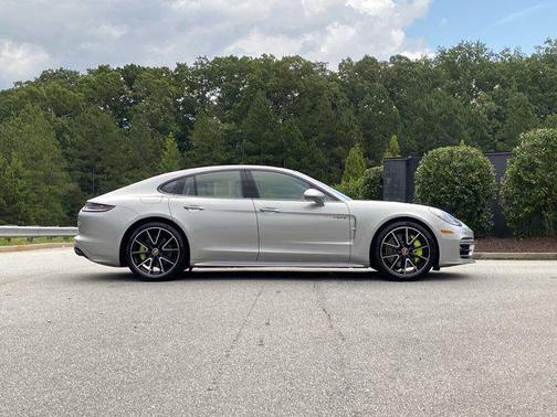 2023 Porsche Panamera E-Hybrid 4