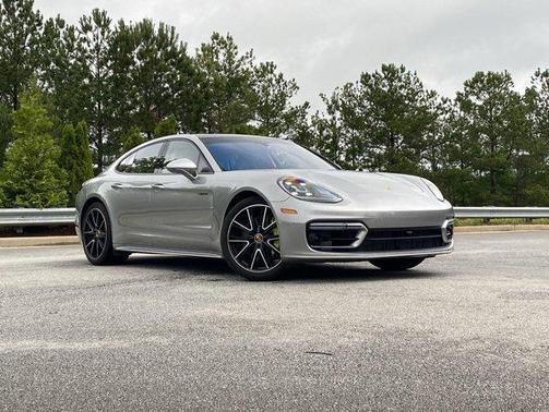 2023 Porsche Panamera E-Hybrid 4