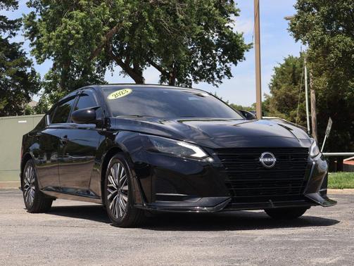 Super Black 2023 Nissan Altima 2.5 SV
