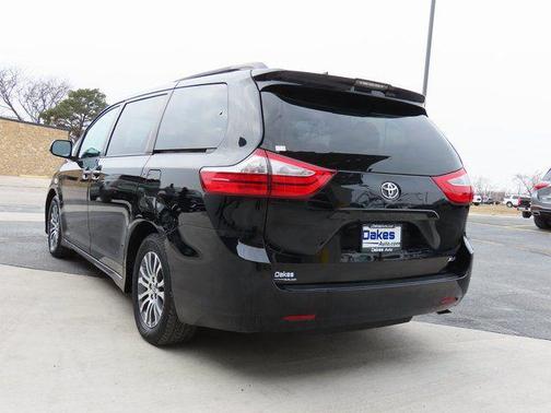 2018 Toyota Sienna XLE