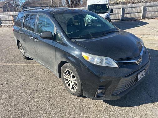 2018 Toyota Sienna XLE