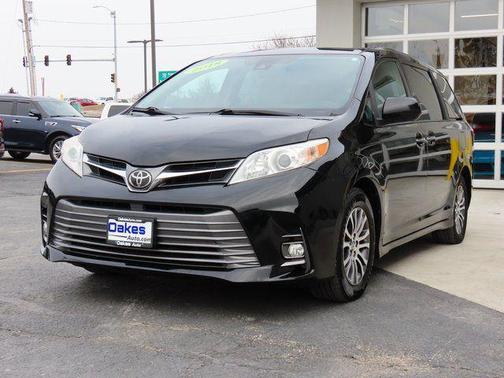 2018 Toyota Sienna XLE