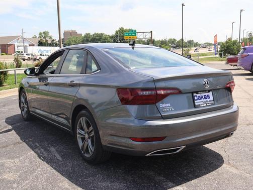 Platinum Gray Metallic 2020 Volkswagen Jetta 1.4T R-Line