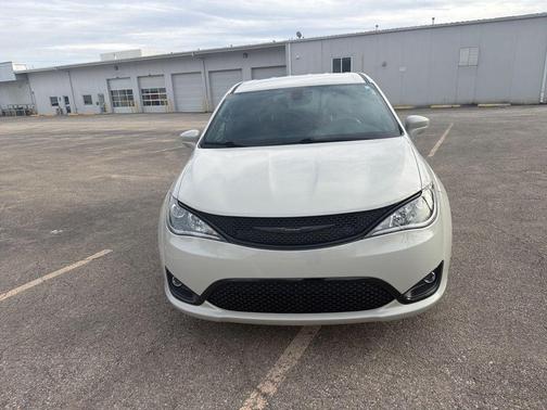 2020 Chrysler Pacifica Touring