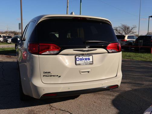 2020 Chrysler Pacifica Touring