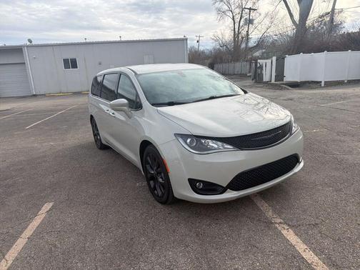2020 Chrysler Pacifica Touring